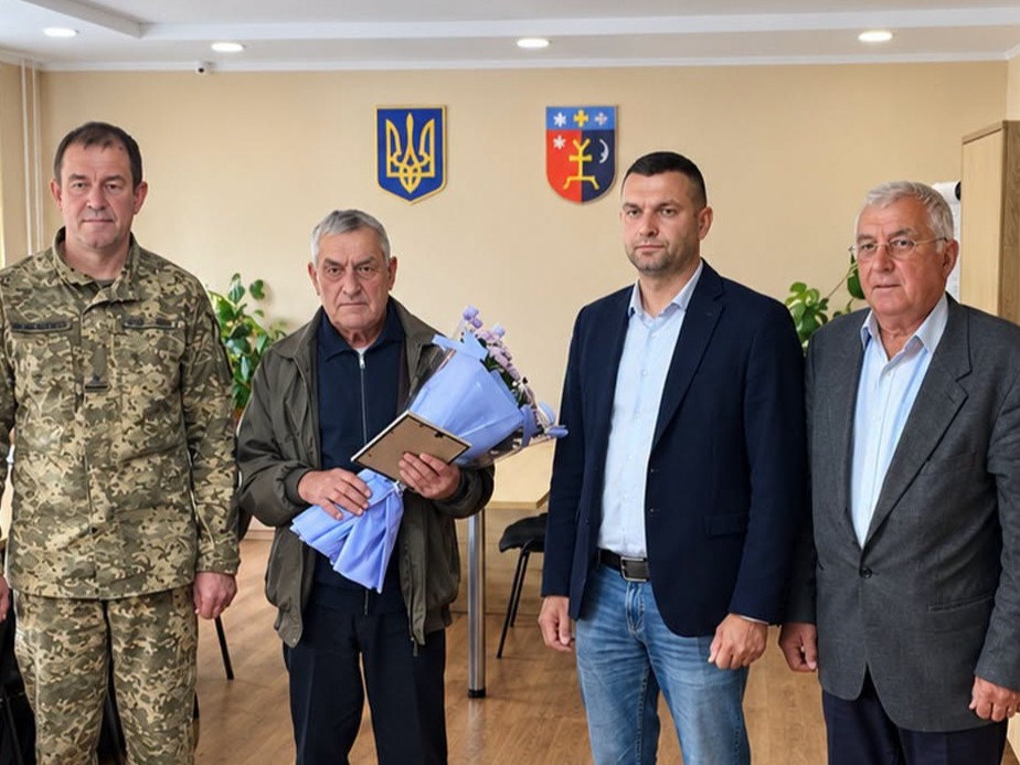 «Комбатанський хрест» передали батькові загиблого солдата Юрія Горобця