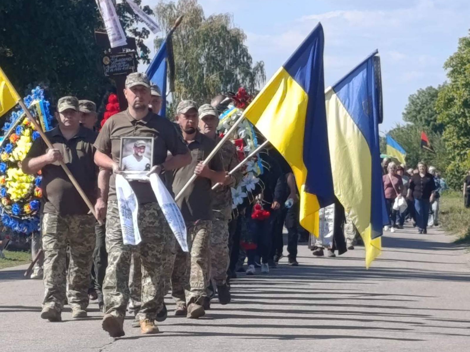 Кобеляцька громада провела в останню путь Захисника України Романа Ральченка