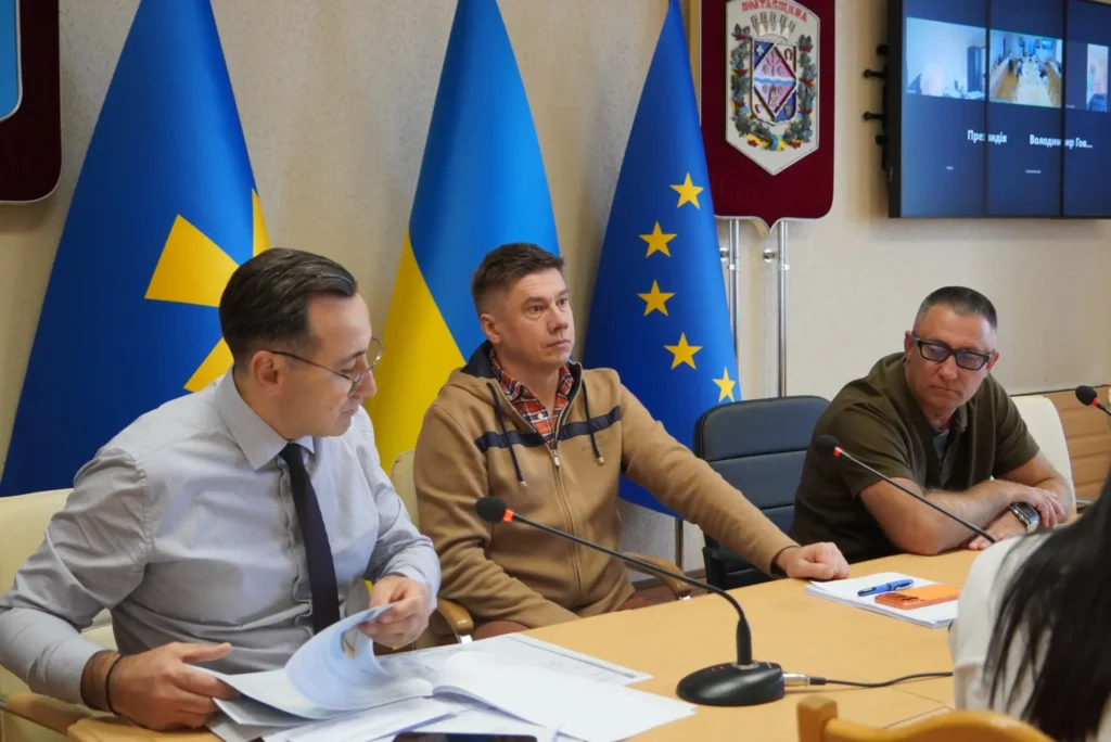 Олександр Лемешко, Олександр Біленький, Сергій Бєлашов за столом президії