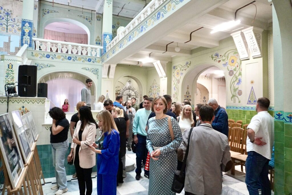 Відвідувачі фотовиставки