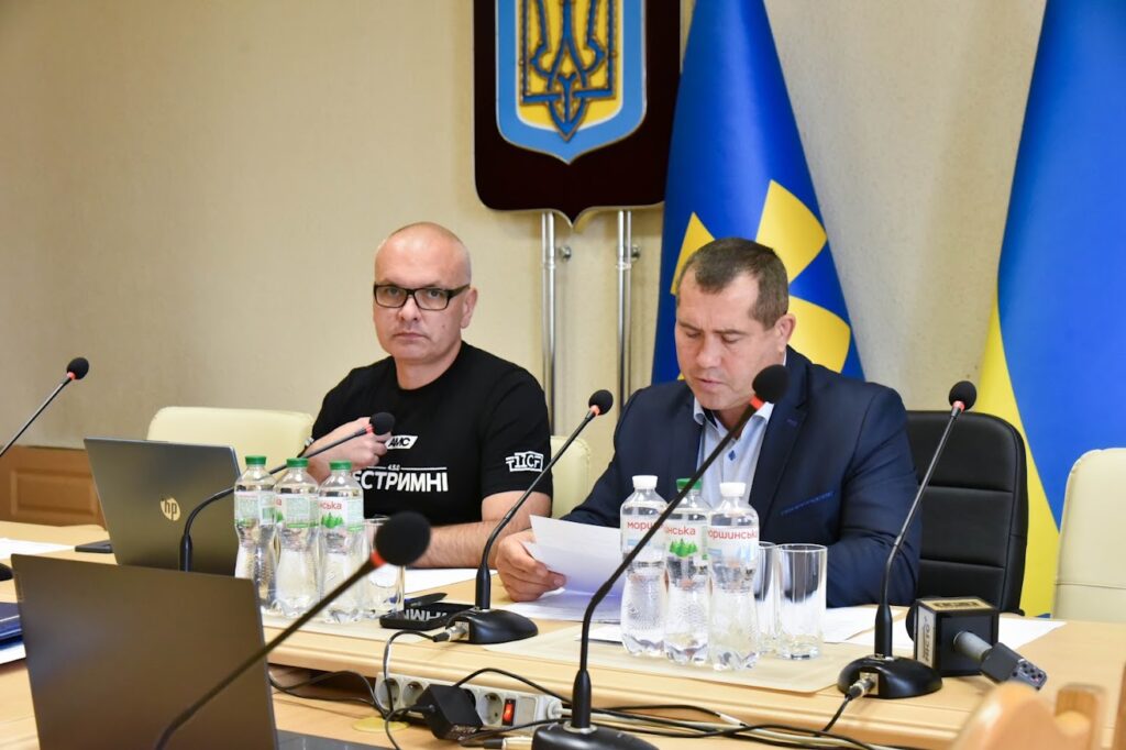 Олег Діденко та Євген Кончаковський за столом президії