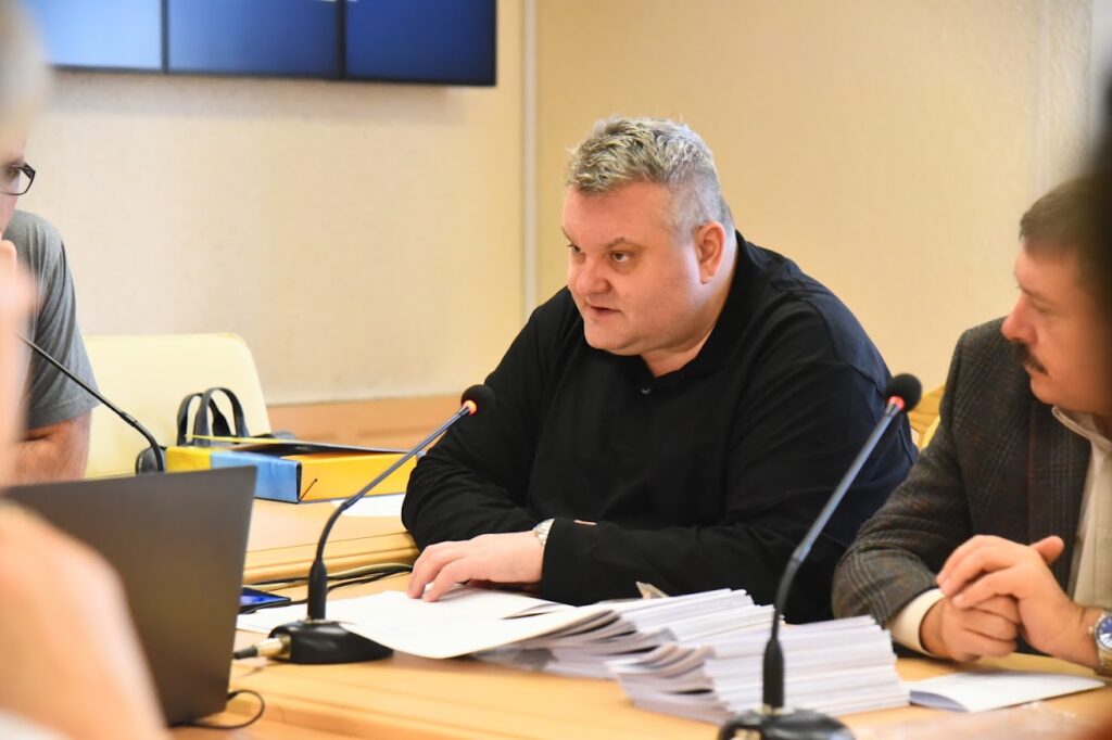 Виступає депутат