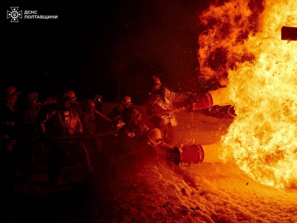 Вони першими приходять на допомогу: Президент нагородив 9 рятувальників Полтавщини 