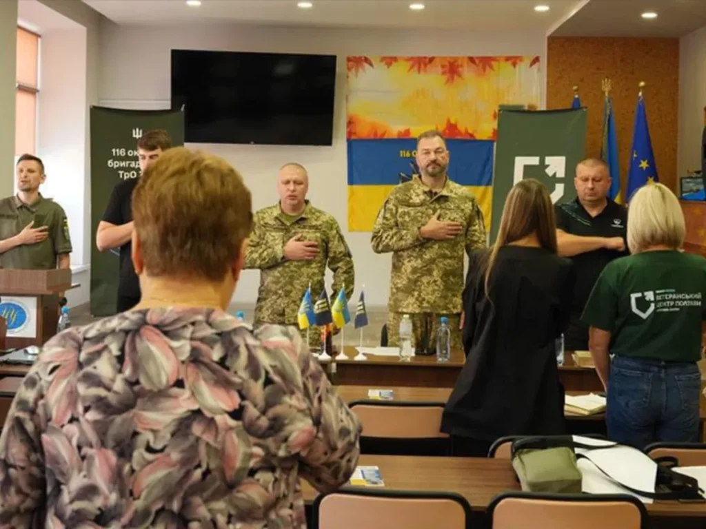 «Ви не маєте залишатися наодинці»: командування 116-ї бригади ТрО зустрілося з родинами загиблих, зниклих безвісти та полонених