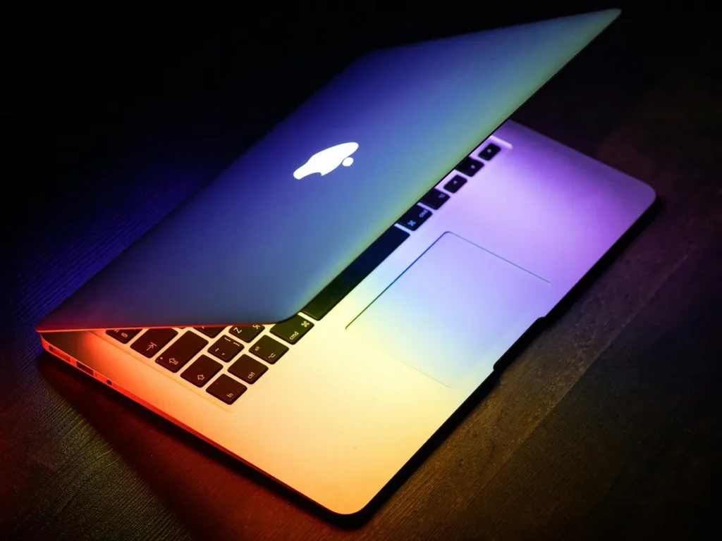 MacBook: ноутбук Apple для роботи, навчання та творчості