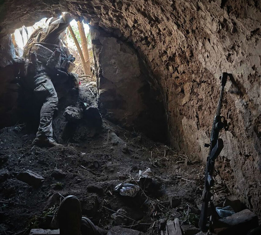 фото військових в бліндажі