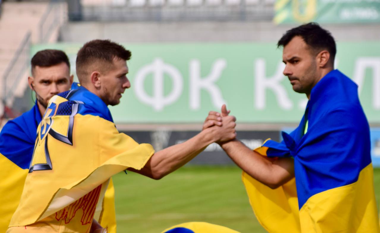 Привітання команд
