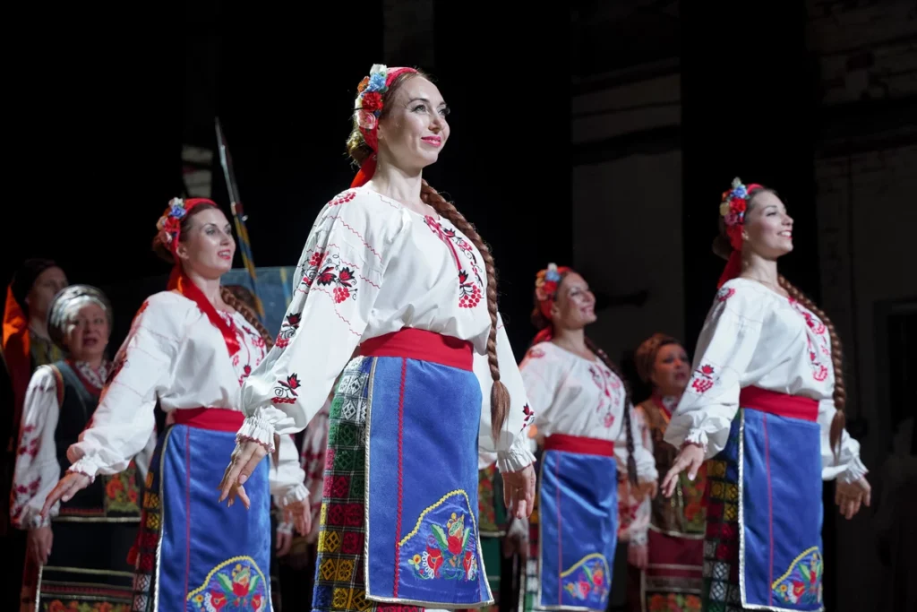 жінки в українському національному одязі