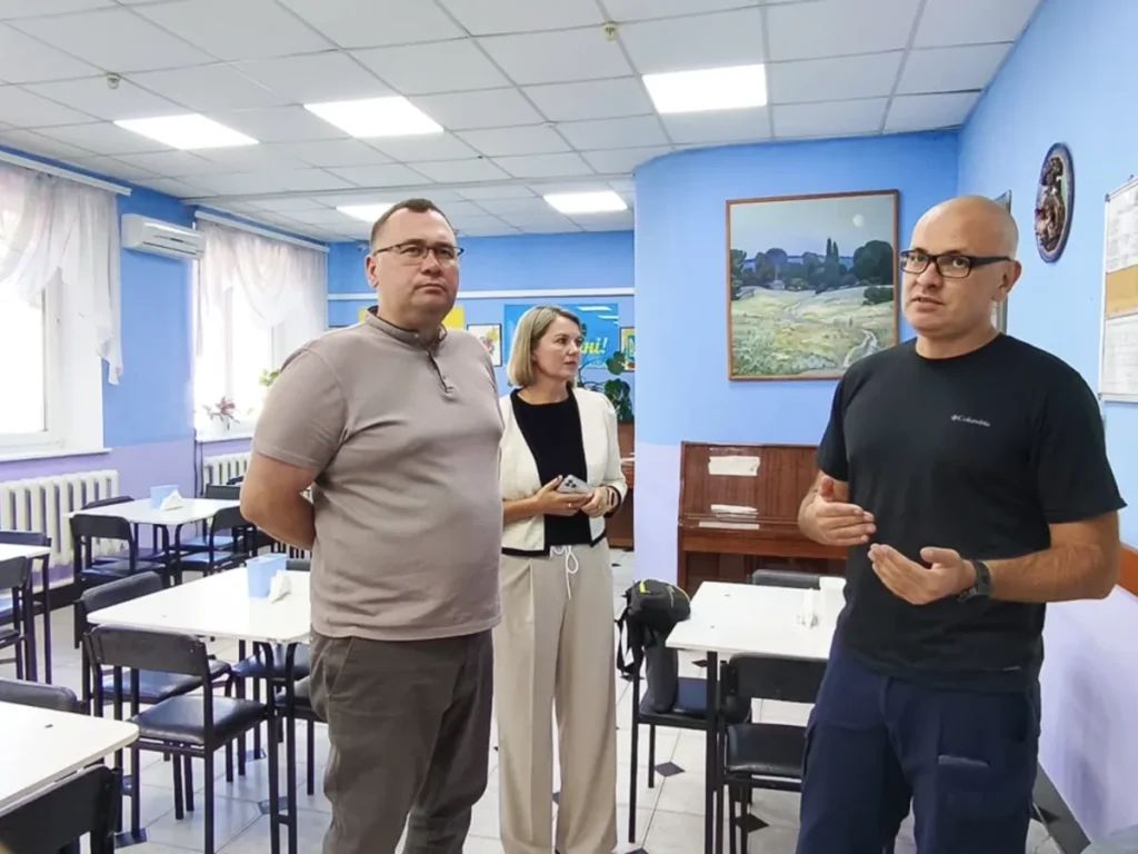 У ліцеї Кременчука оновили харчоблок: заступник начальника Полтавської ОВА перевірив харчування учнів