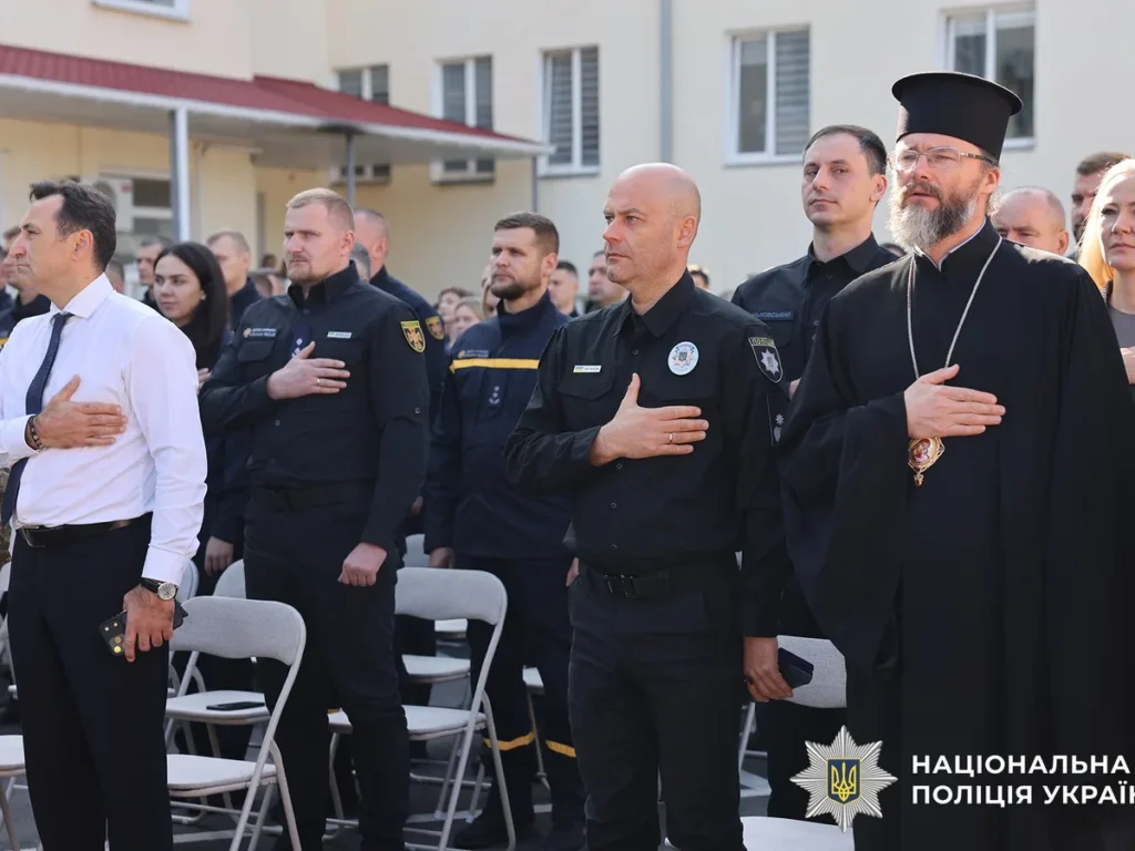 «Ваша відвага рятує тисячі життів»: очільник поліції Полтавщини привітав рятувальників із професійним святом