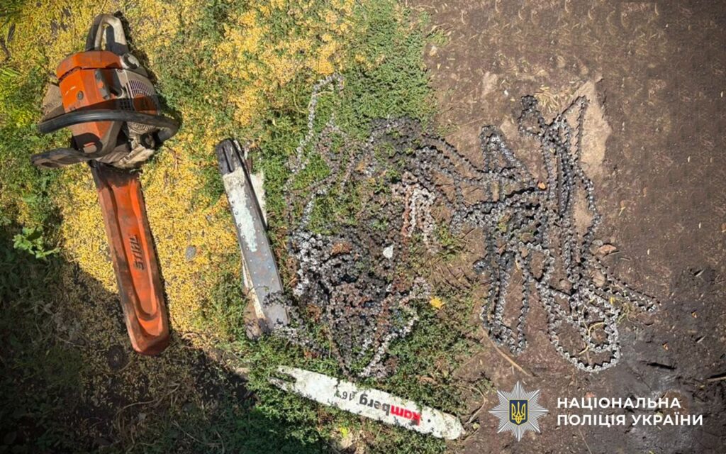 техніка, якою вирубували дерева