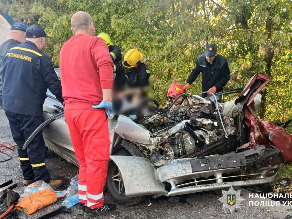 На трасі Гадяч – Миргород зіткнулися легковик і вантажівка: травмованого водія госпіталізовано