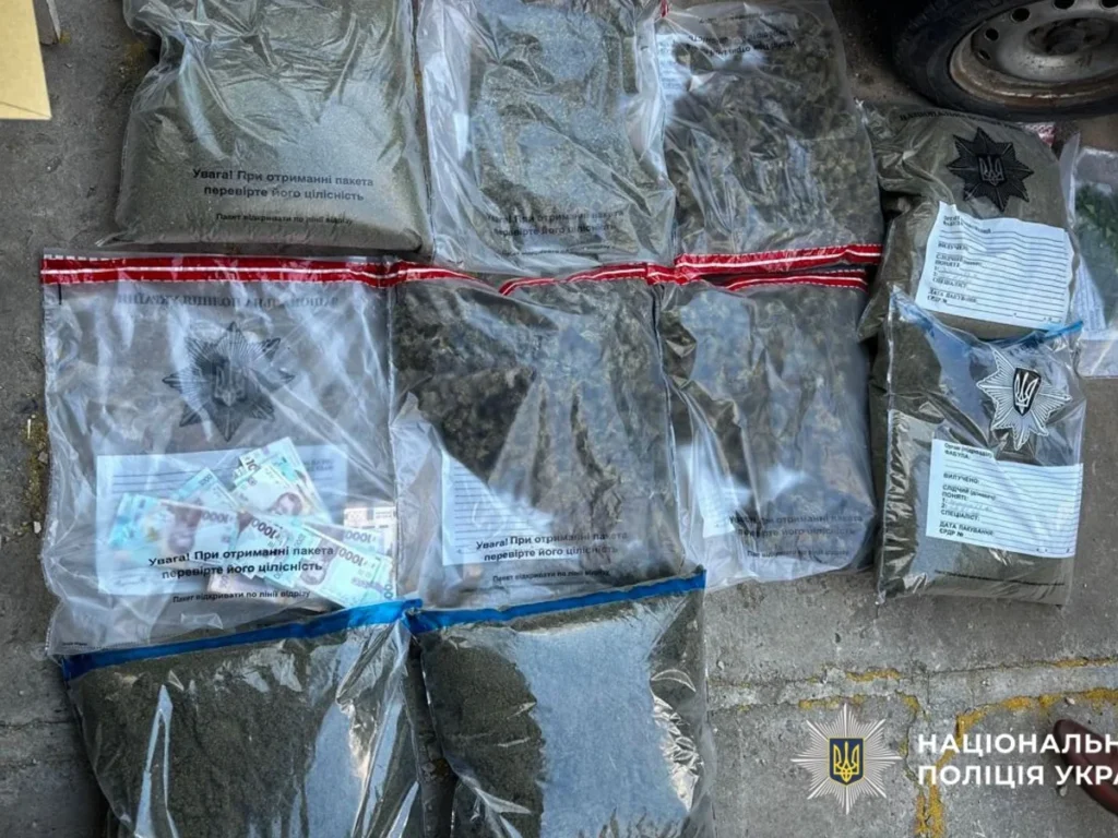 Понад 30 кілограмів канабісу та тисячі нарковмісних рослин: на Полтавщині поліція провела масштабну спецоперацію
