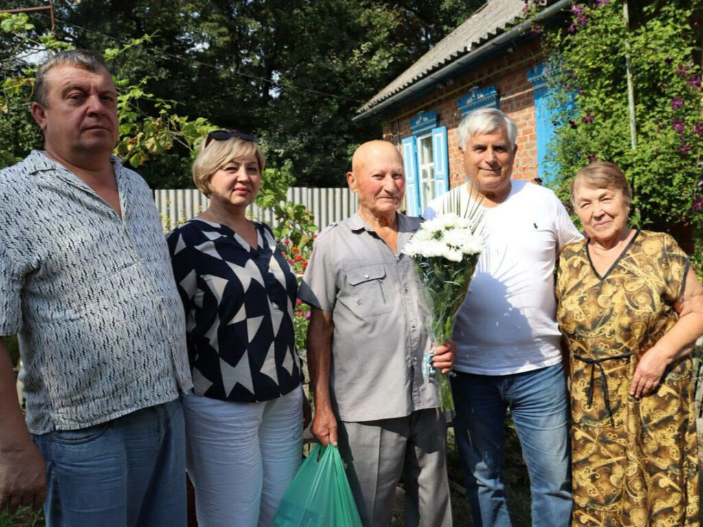 вітають ювіляра