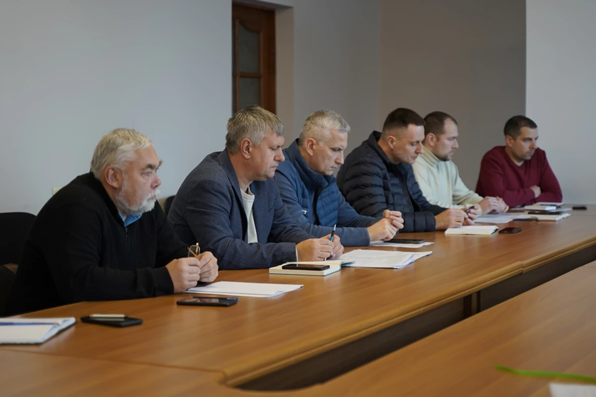 учасники наради