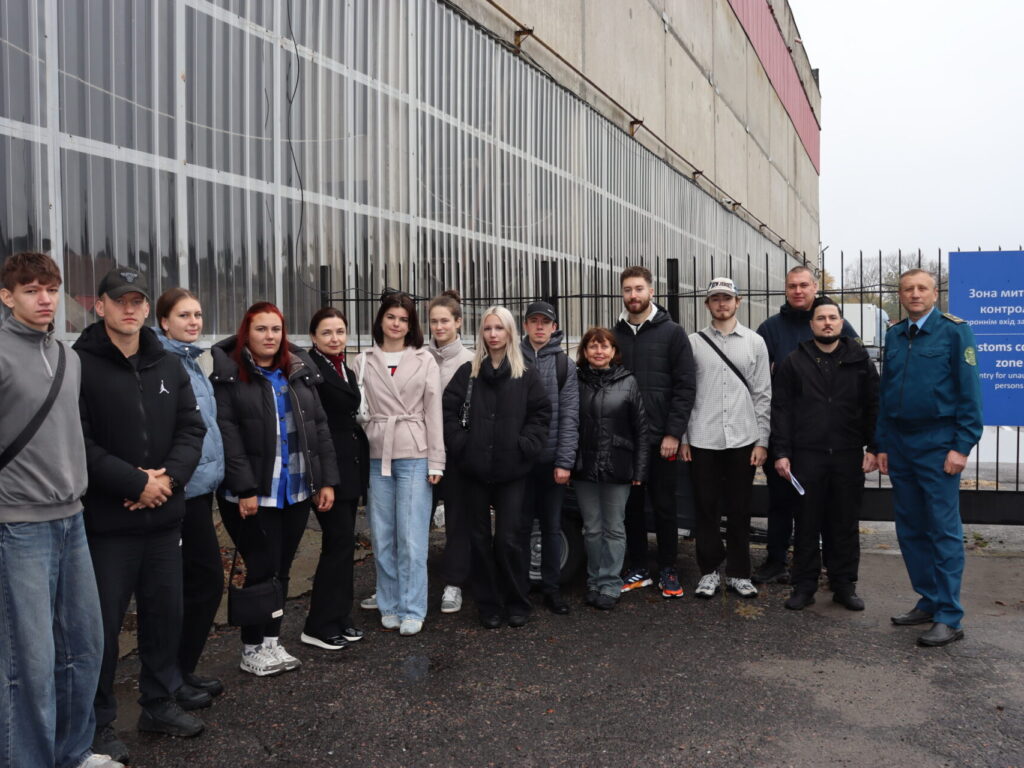 Як працює митниця зсередини: полтавські студенти відвідали митний пост «Полтава»