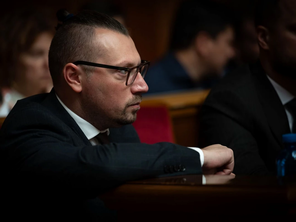 Повернення конкурсів і нові вимоги до доброчесності: Рада підтримала зміни в держслужбі