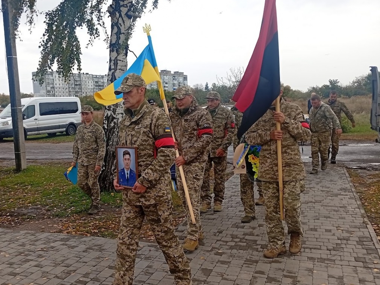 Миргородська громада попрощалася з військовослужбовцем Андрієм Волошиним