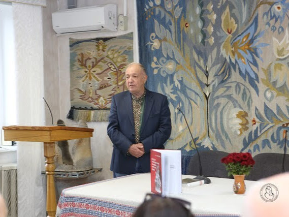 Мистецтво, історія і пам’ять: Олексій Роготченко презентував свою книгу в Національному музеї-заповіднику українського гончарства в Опішному