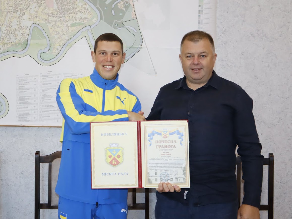 Гречаний і Кіптілій із врученою грамотою
