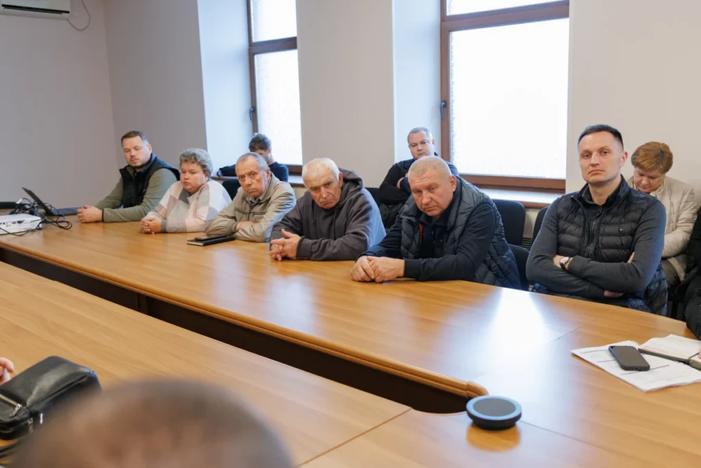 учасники наради