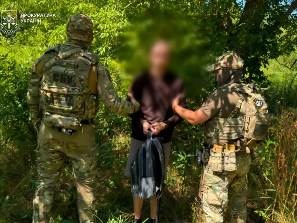 Зрада за довідку на виїзд до рф: на Київщині викрили військовослужбовця, який передавав ворогу дані про ЗСУ та «замінував» столичний вокзал