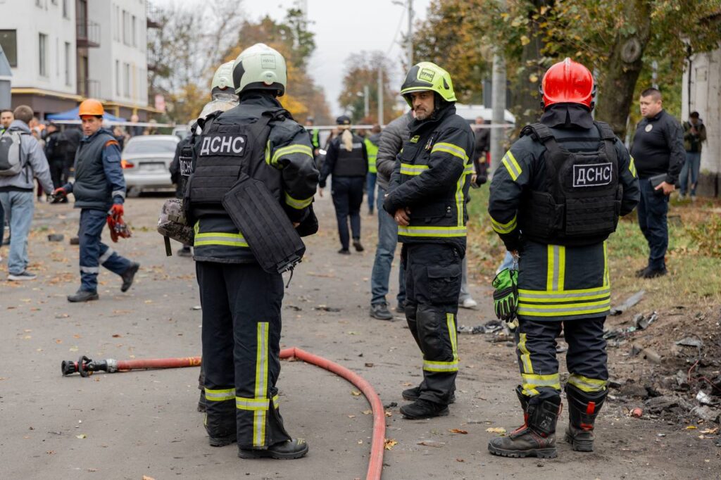 троє рятувальників