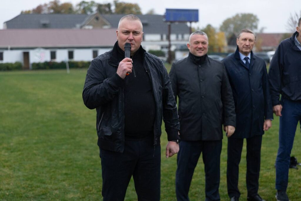 нагородження чемпіонів зі змагань футболу 