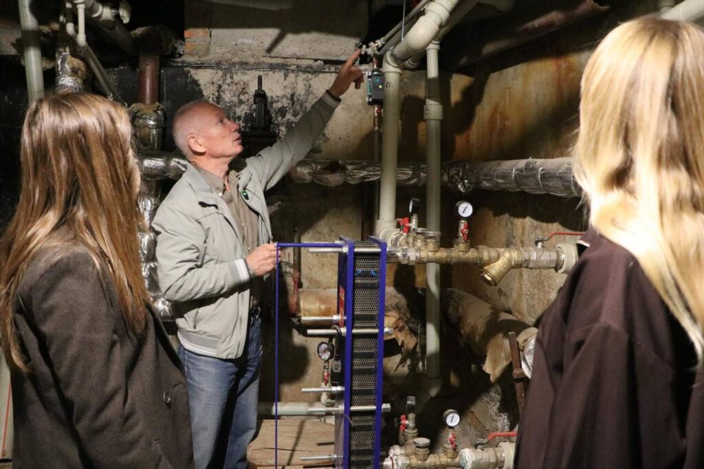 Ямщикова на зустрічі з мешканцями будинку