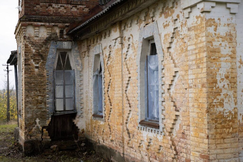 вікна, закриті плівкою