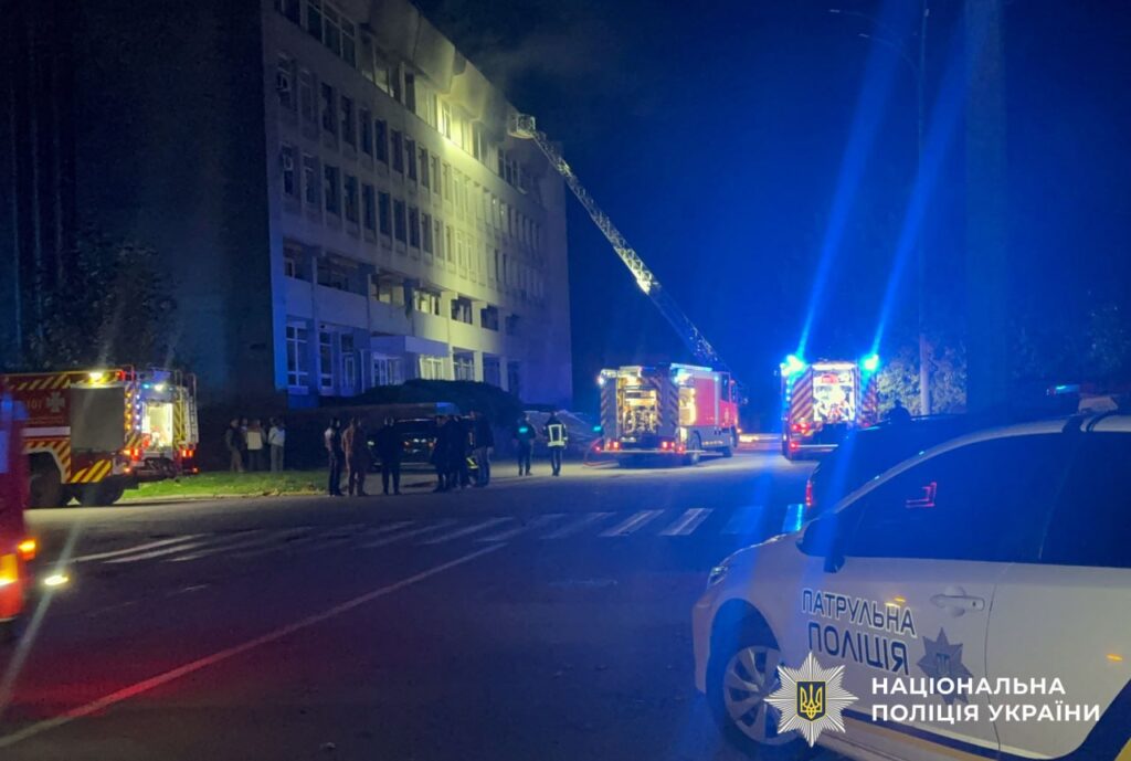 робота поліції на місці влучання