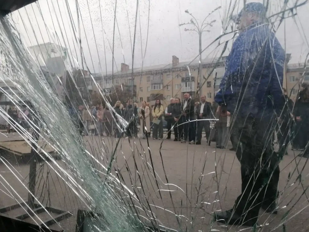 Розстріляна евакуаційна техніка та 120 ворожих атак: полтавців знайомлять із діяльністю Гуманітарної місії «Проліска»