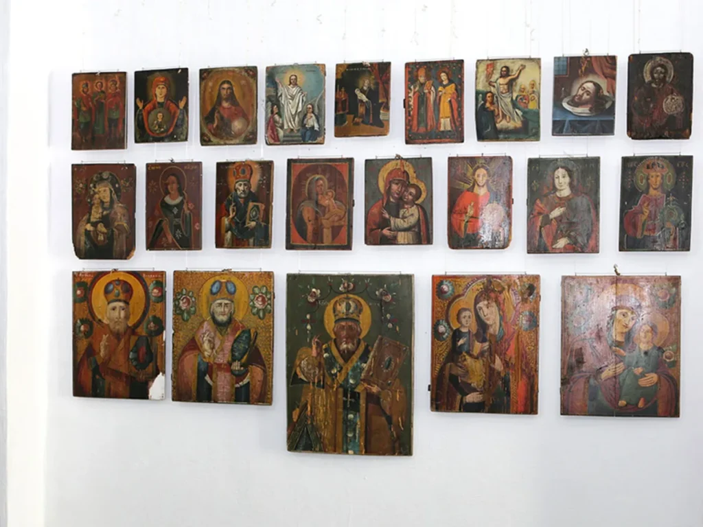 «Вдивлятися, мовчати, відчувати»: в Опішному відкрили виставку українського народного іконопису
