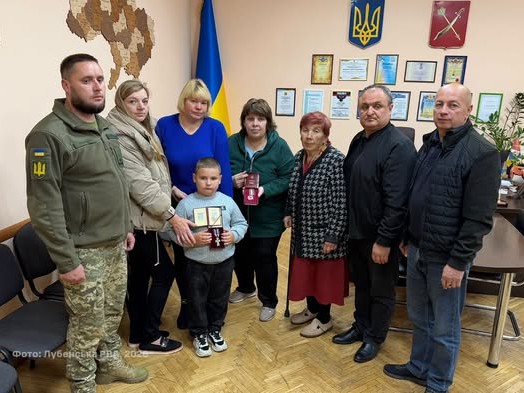 У Хорольській громаді дружинам двох загиблих Захисників передали нагороди