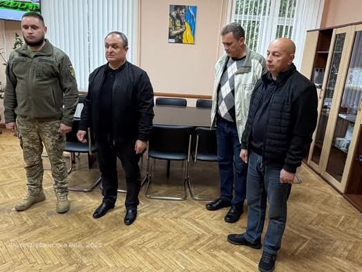 У Хорольській громаді дружинам двох загиблих Захисників передали нагороди