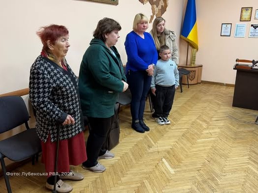 У Хорольській громаді дружинам двох загиблих Захисників передали нагороди