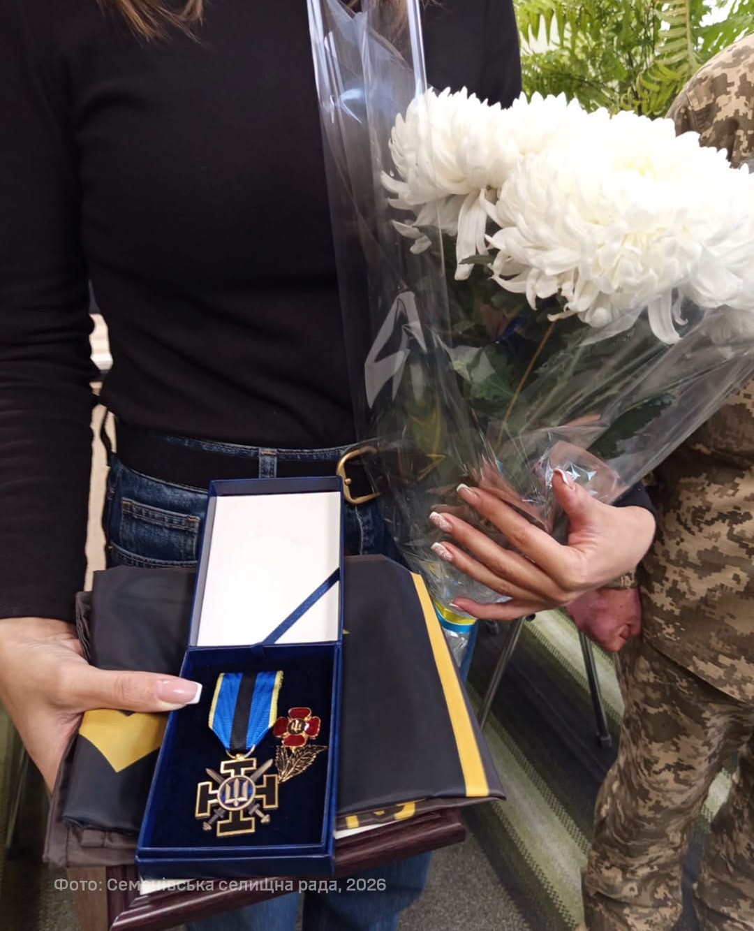 У Семенівці дружині полеглого військовослужбовця передали посмертну нагороду