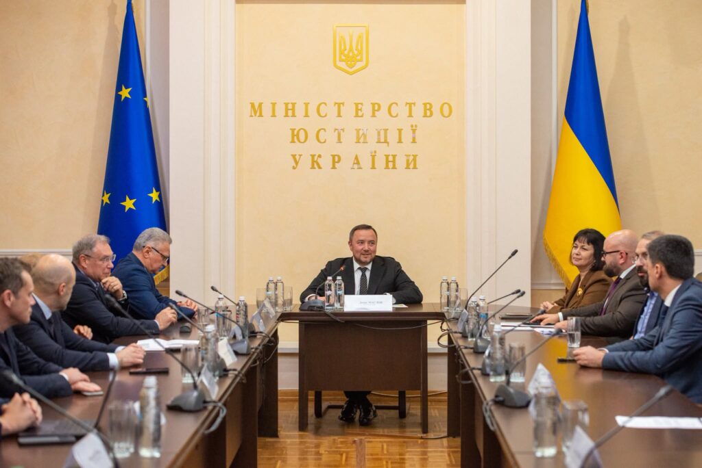 Медіація як альтернатива суду: в Україні запустили масштабний пілотний проєкт для врегулювання спорів