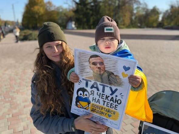 У Хоролі відбулися акції «Зупинись! Вшануй!» та «Безвісти зниклі та полонені – не значить забуті»