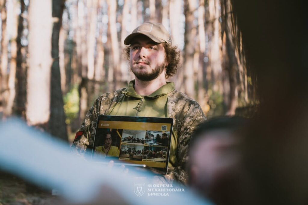 «Мова — це наша зброя»: бійці 41-ї окремої механізованої бригади написали Радіодиктант на передовій
