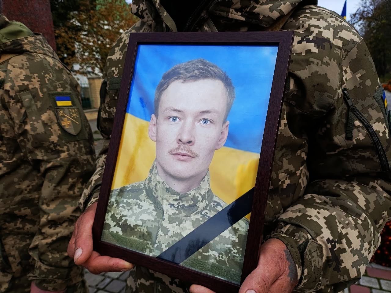 У Глобинській громаді попрощалися із Захисником України Олегом Чаюном