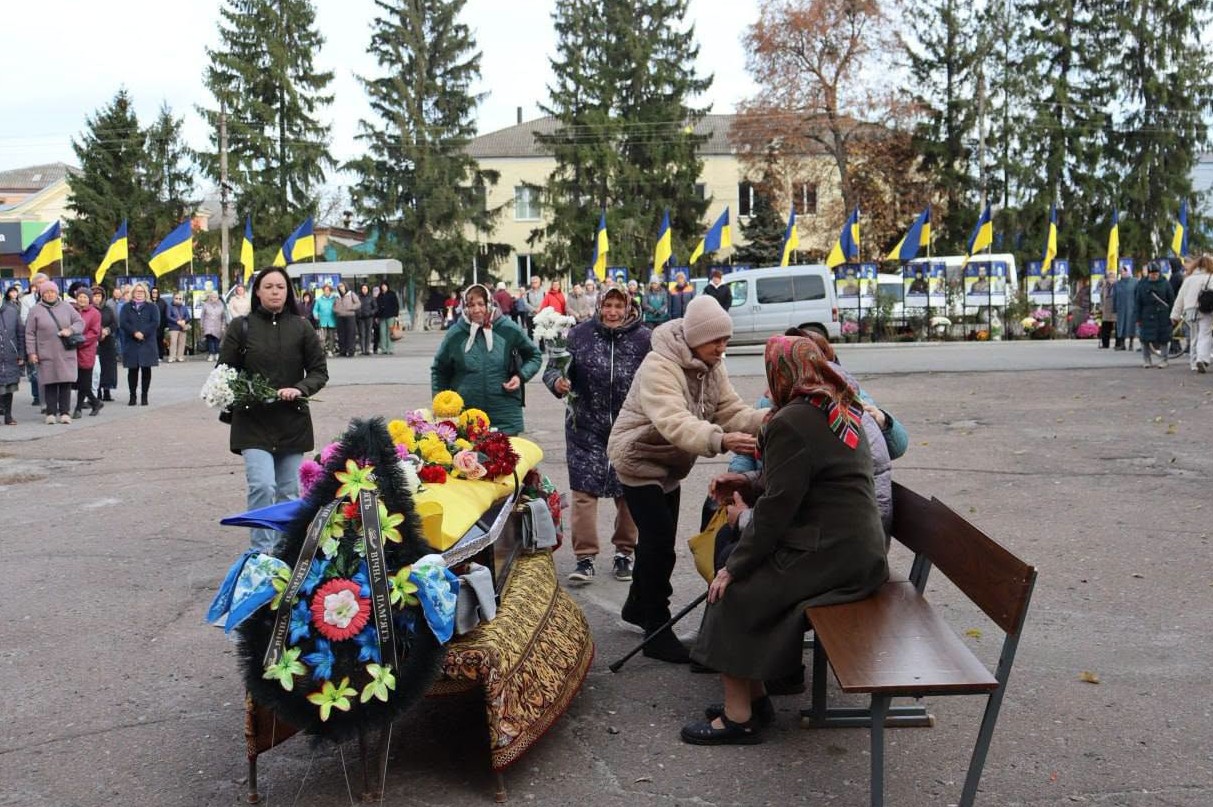 У Зіньківській громаді попрощалися із загиблим Захисником України