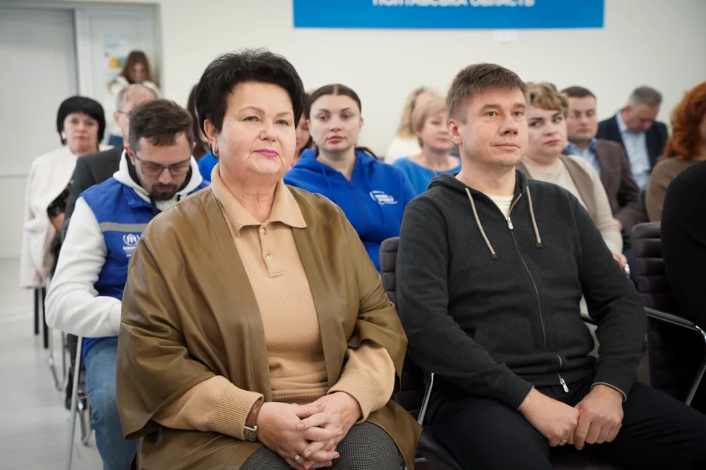 корнієнко та біленький сидять у залі