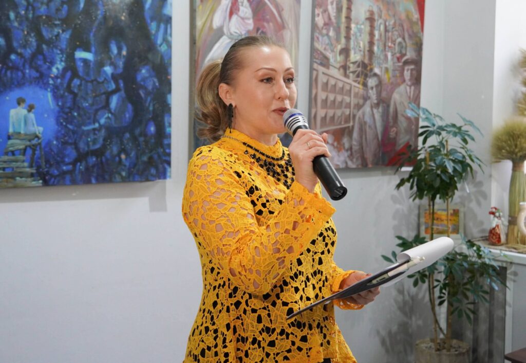 ведуча мистецького заходу