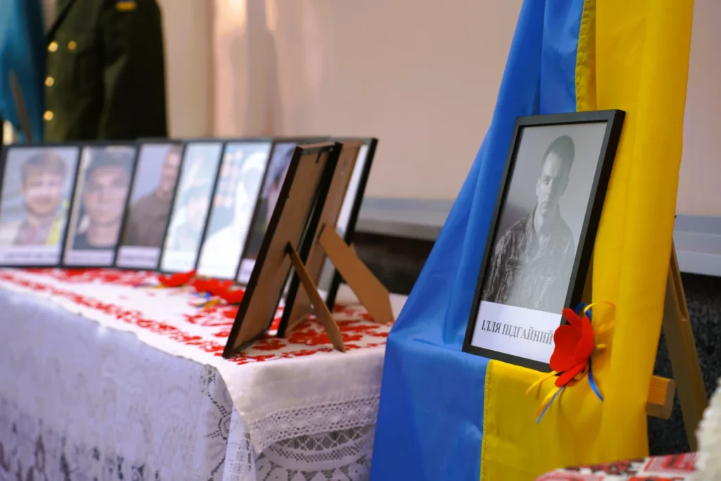портрети полеглих випускників ліцею
