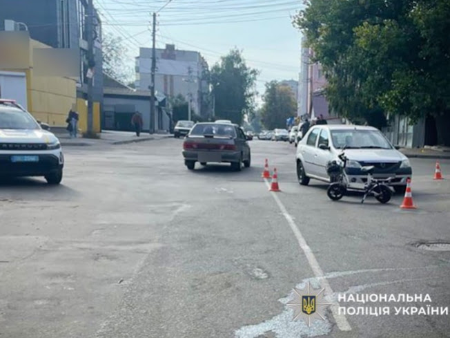 У Миргороді легковик збив водійку електровелосипеда – жінка в лікарні