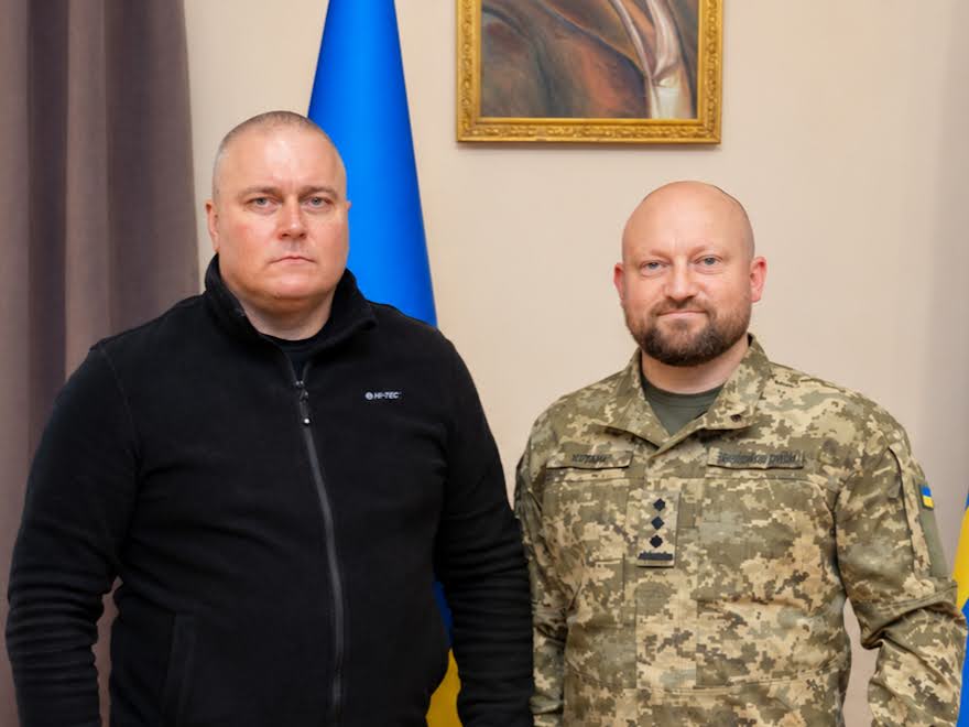 «Будемо й надалі підтримувати бригаду»: Віталій Дяківнич зустрівся з новим командиром 116-ї ОБр ТрО Михайлом Кірданом