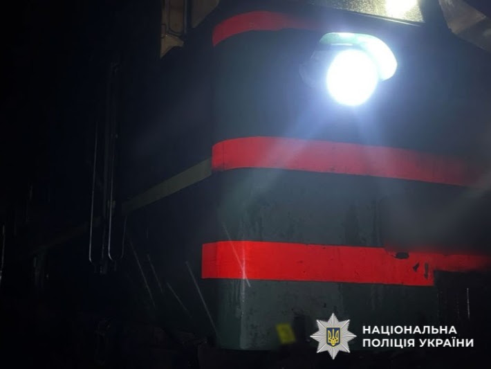 У Лубнах електровоз збив пішохода та врізався в легковик – 32-річний чоловік загинув на місці