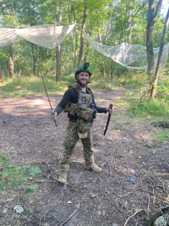 Артем у лісі