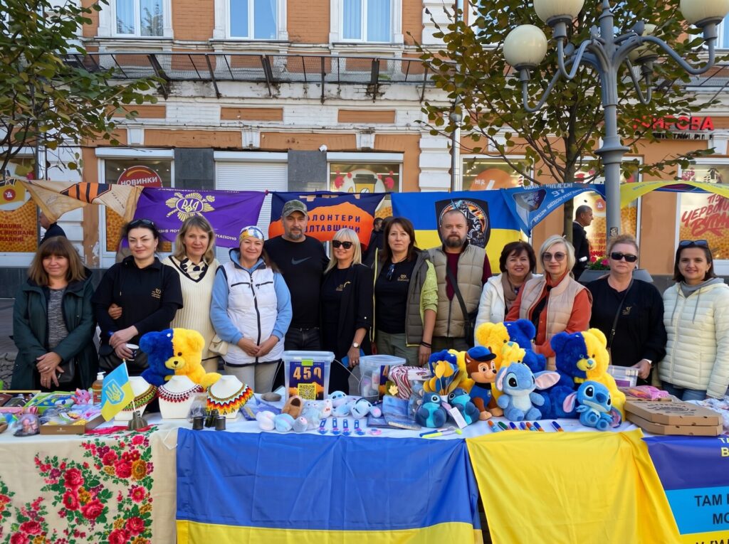 Понад 83 тисячі гривень за день: у Полтаві волонтери провели яскравий благодійний ярмарок для ЗСУ